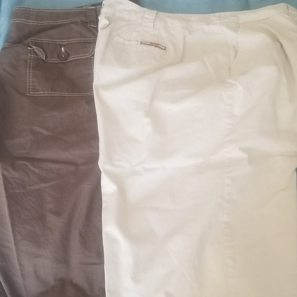 2 Pairs Plus Size Capri Pants